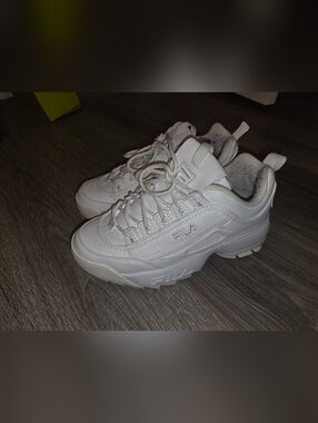 Fila White Platform Lace-Up Sneakers 5.5 Youth or 7 Womens